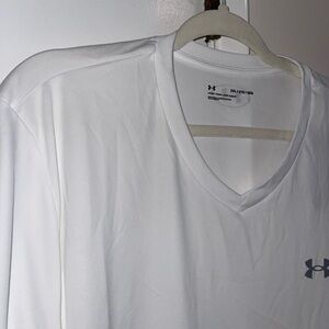 Men’s Athletic v-Neck Shirt